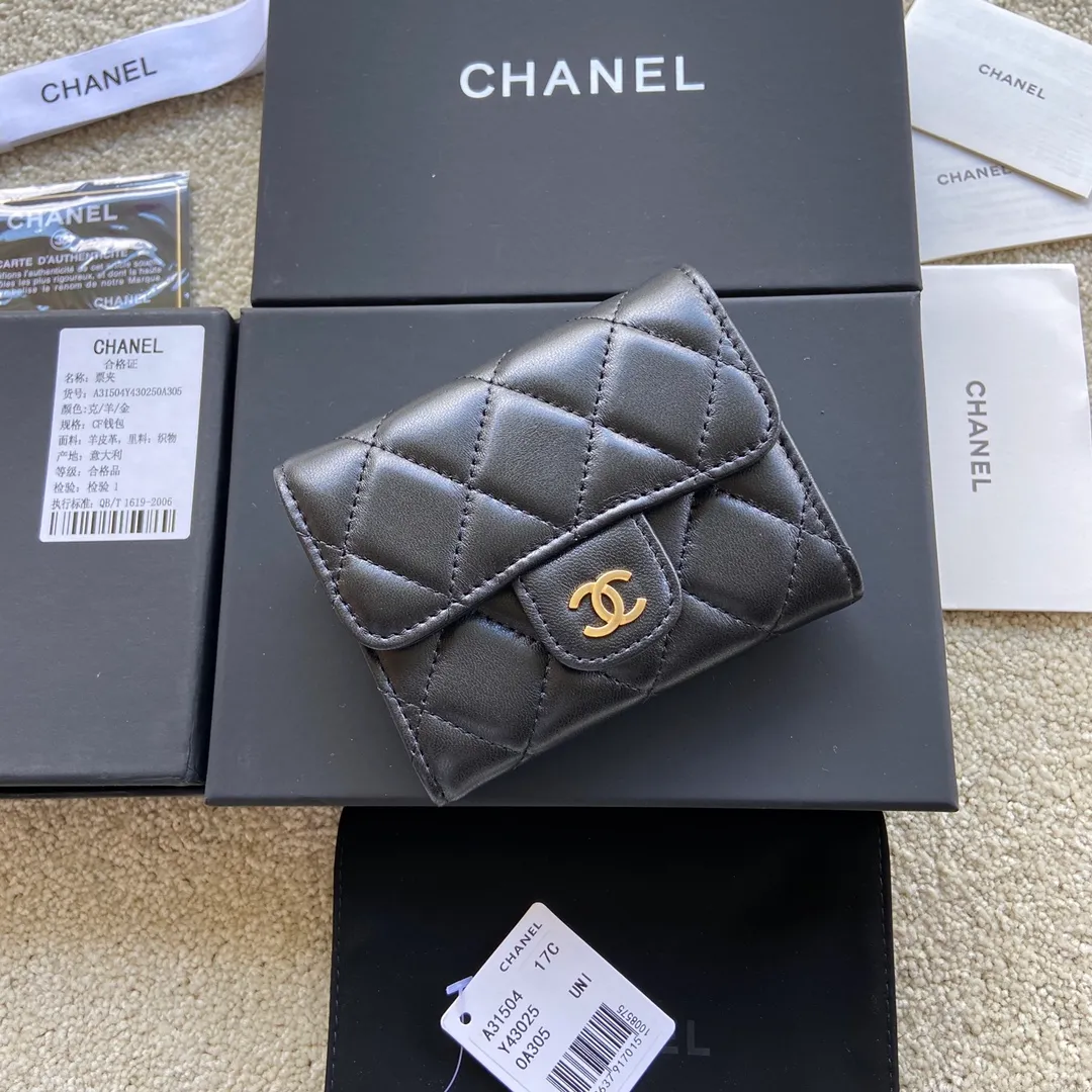 Xiaoxiang imported Italian leather double-layer card holder 320💰 Item number: A31504 Height: w12.5×h8.5×d2.5cm Color: black sheepskin gold steel mark