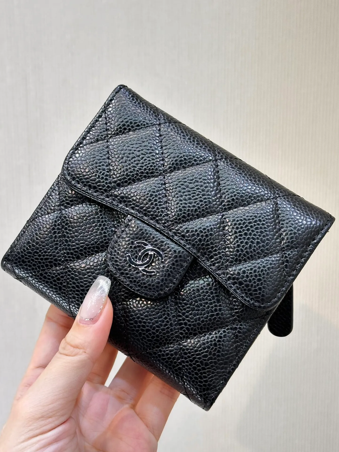 82288 Caviar black silver