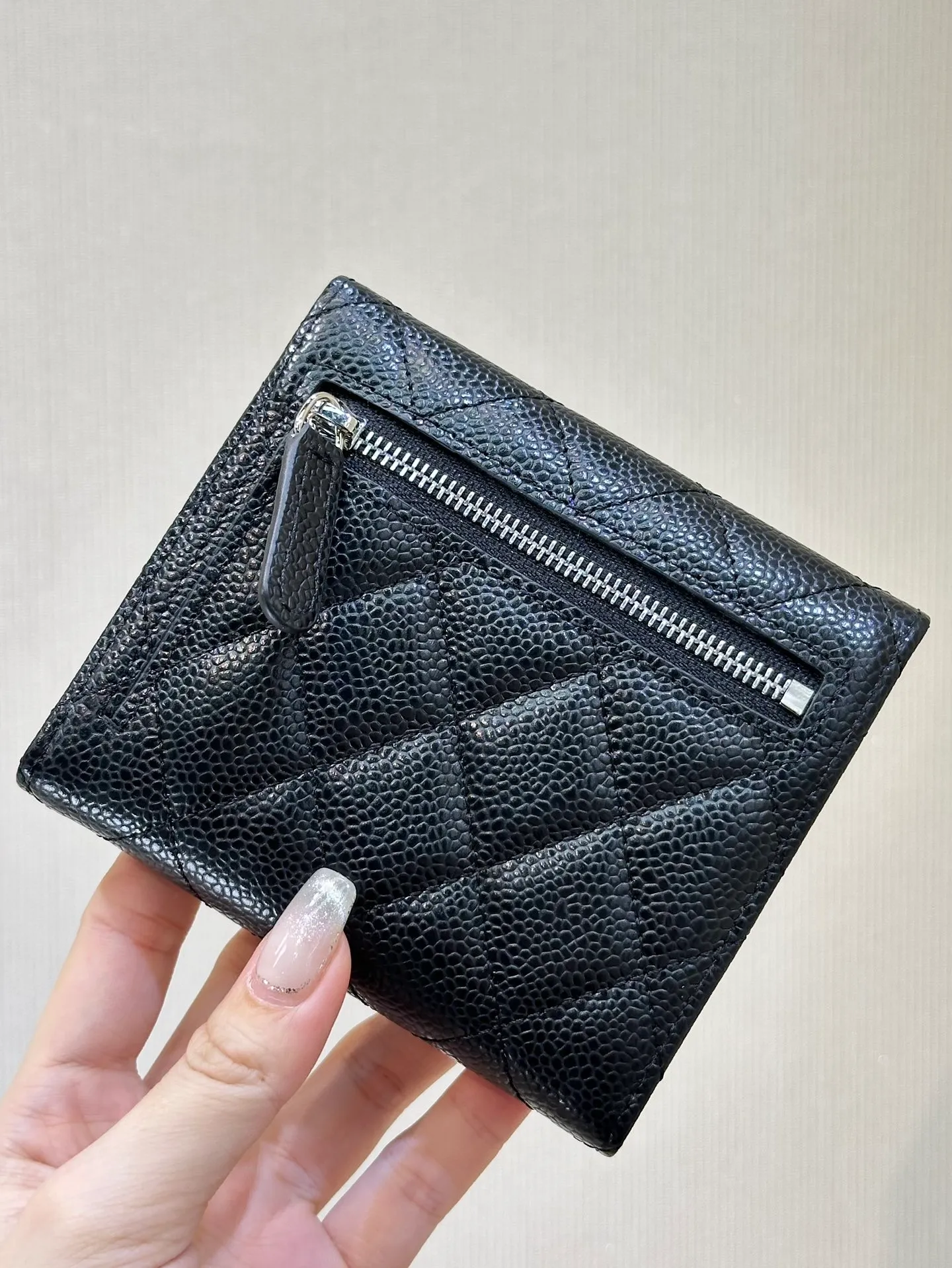 82288 Caviar black silver