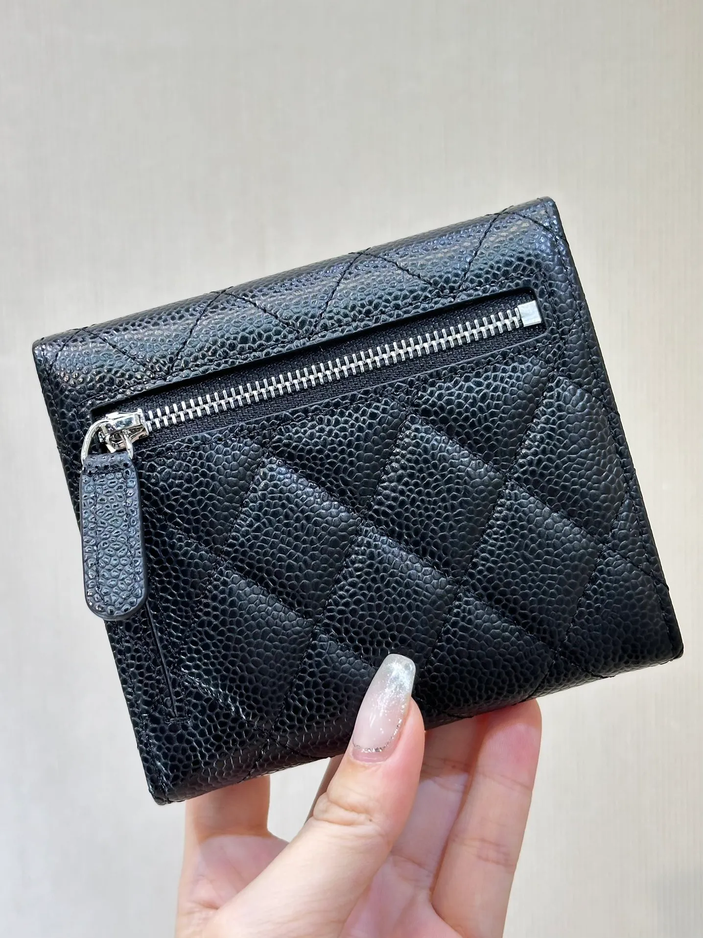 82288 Caviar black silver