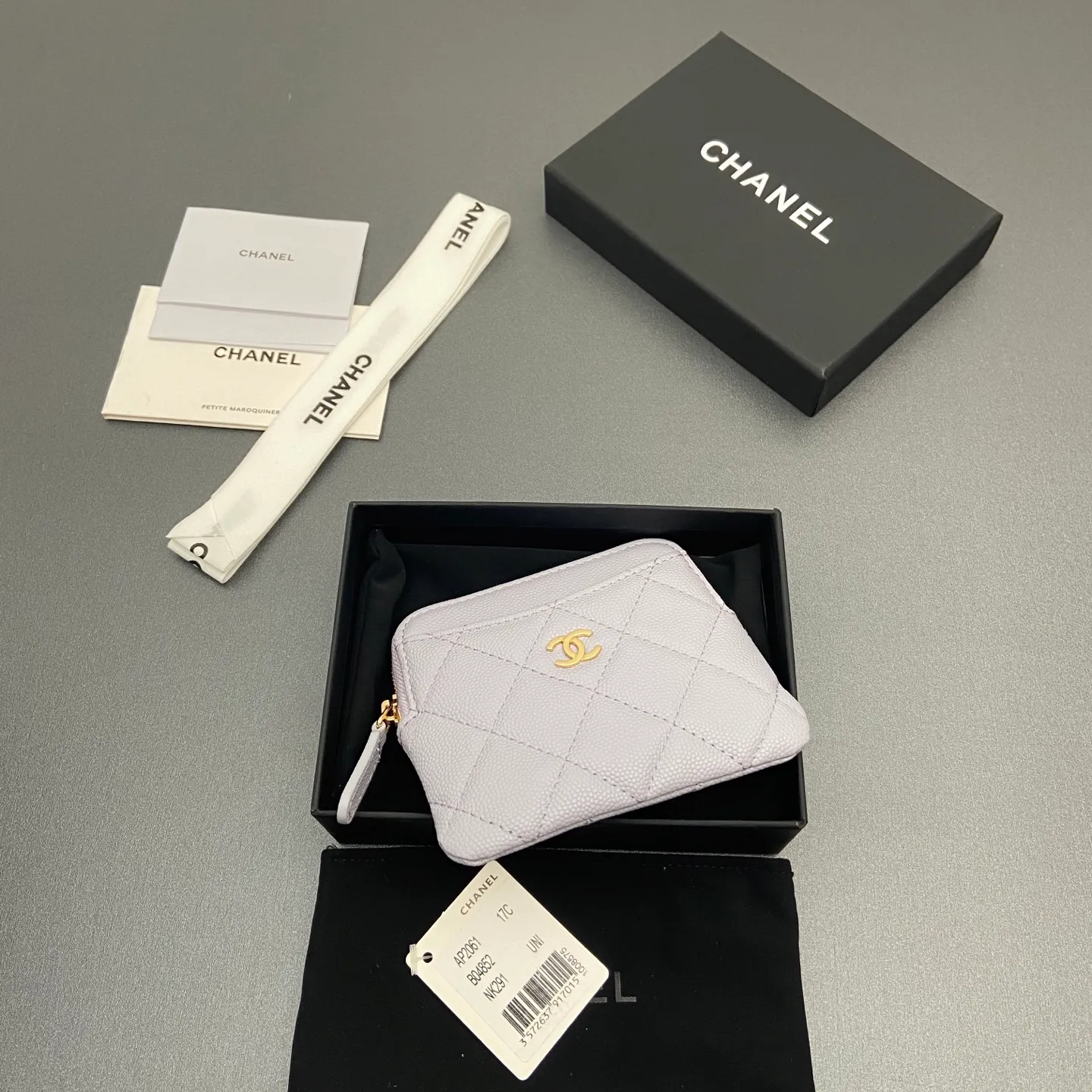 [Special grade hardware original leather] ¥380 Xiaoxiang small zipper bag card holder series Quilted card holder/wallet with iconic metal logo Gold tone metal hardware, special Italian imported leather 5 card slots, 1 small zipper bag No.: 2061 Light purple thin ball light gold hardware Size: w11.5×h10×d2cm
