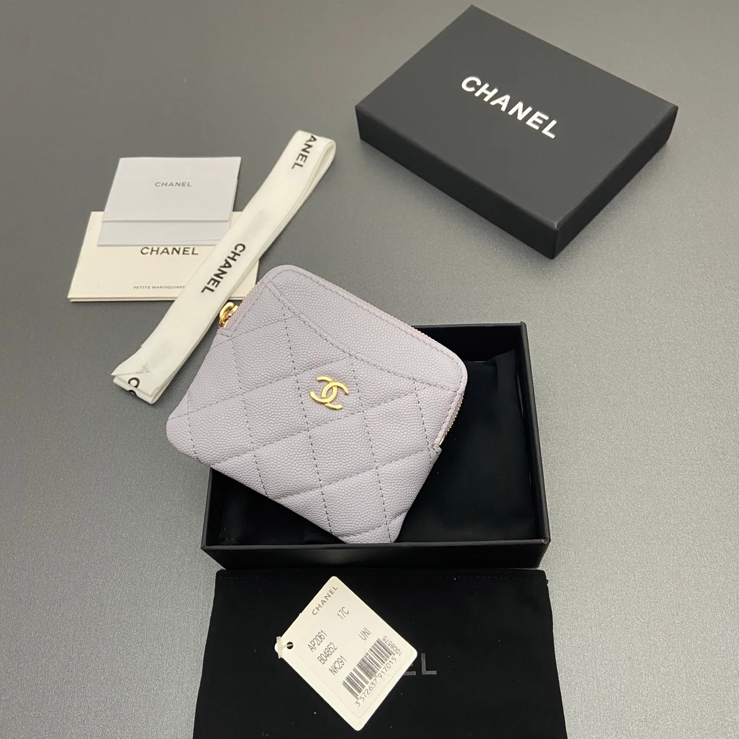 [Special grade hardware original leather] ¥380 Xiaoxiang small zipper bag card holder series Quilted card holder/wallet with iconic metal logo Gold tone metal hardware, special Italian imported leather 5 card slots, 1 small zipper bag No.: 2061 Light purple thin ball light gold hardware Size: w11.5×h10×d2cm