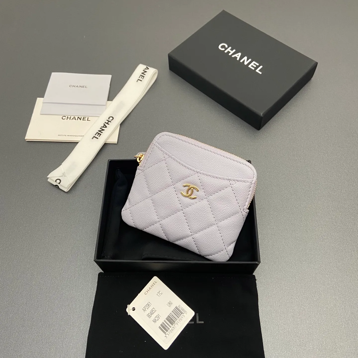 [Special grade hardware original leather] ¥380 Xiaoxiang small zipper bag card holder series Quilted card holder/wallet with iconic metal logo Gold tone metal hardware, special Italian imported leather 5 card slots, 1 small zipper bag No.: 2061 Light purple thin ball light gold hardware Size: w11.5×h10×d2cm