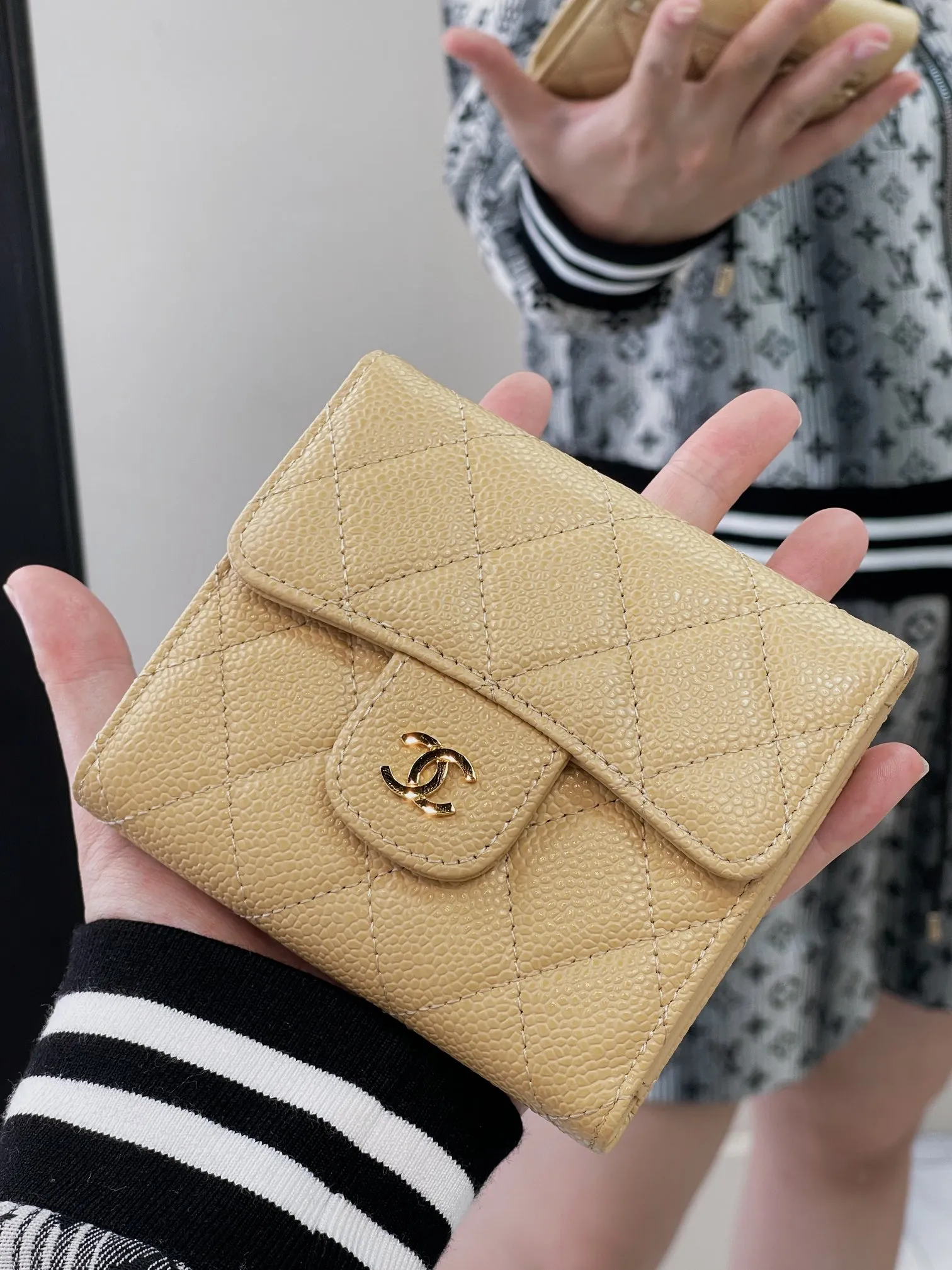82288 CF apricot caviar upper body picture real shot