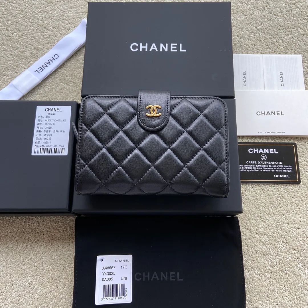 480💰Xiaoxiang imported Italian lambskin Item number: A48667 Height: w15×h10×d2.5cm Color: black sheepskin gold steel mark