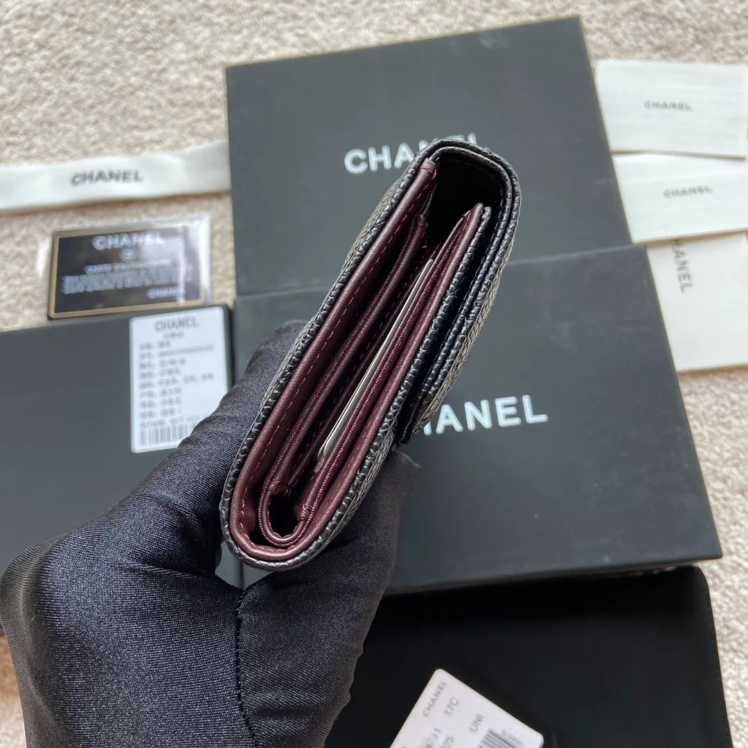 Xiaoxiang imported Italian grained calfskin Item number: A84341 Price: 480 Size: w15×h10×d2.5 Color: black ball pattern with gold mark