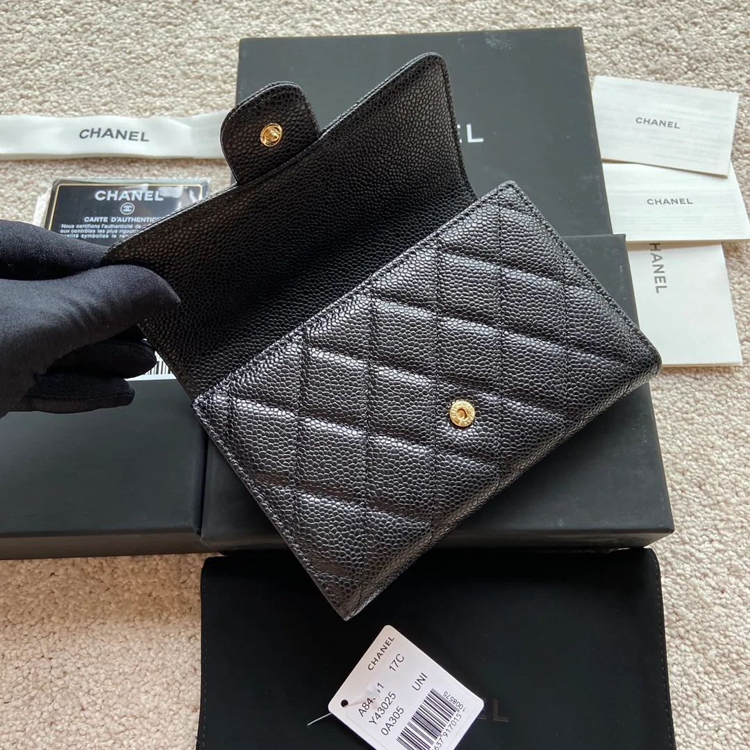 Xiaoxiang imported Italian grained calfskin Item number: A84341 Price: 480 Size: w15×h10×d2.5 Color: black ball pattern with gold mark