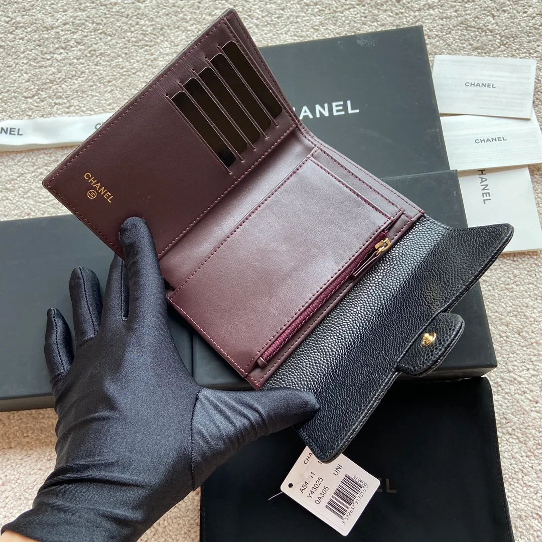 Xiaoxiang imported Italian grained calfskin Item number: A84341 Price: 480 Size: w15×h10×d2.5 Color: black ball pattern with gold mark