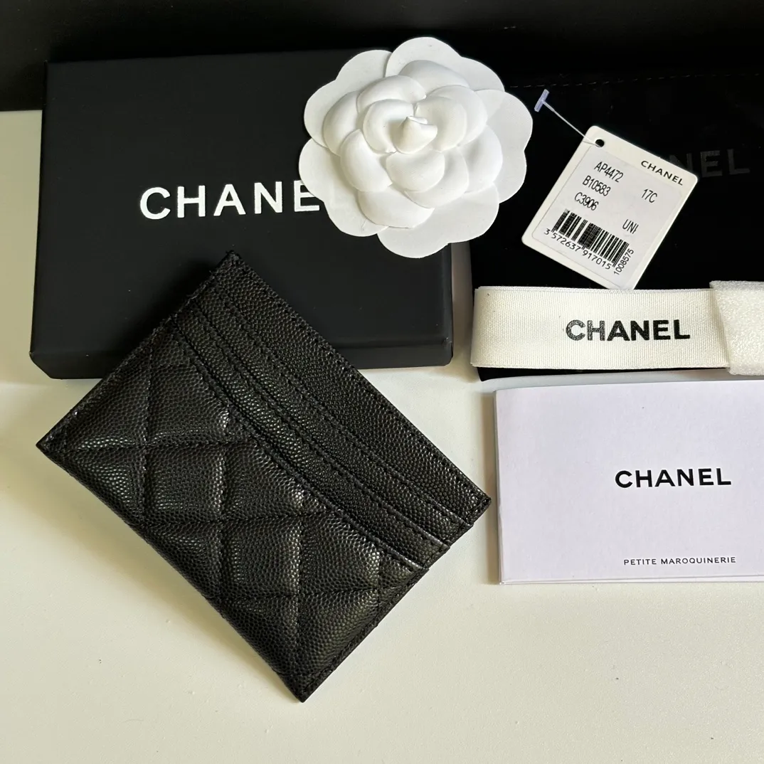 💰240 new product CH@NEL card holder has arrived💦This card holder adds a few more card slots based on the old model, making it more practical. It has original quality and beautiful details. Model No. AP8944, size 11*8*1cm.