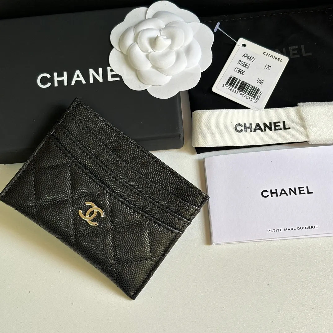 💰240 new product CH@NEL card holder has arrived💦This card holder adds a few more card slots based on the old model, making it more practical. It has original quality and beautiful details. Model No. AP8944, size 11*8*1cm.