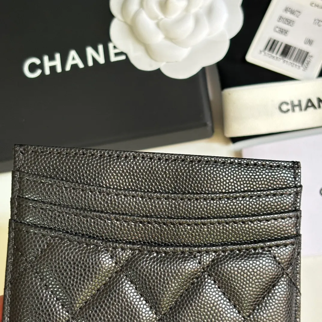 💰240 new product CH@NEL card holder has arrived💦This card holder adds a few more card slots based on the old model, making it more practical. It has original quality and beautiful details. Model No. AP8944, size 11*8*1cm.