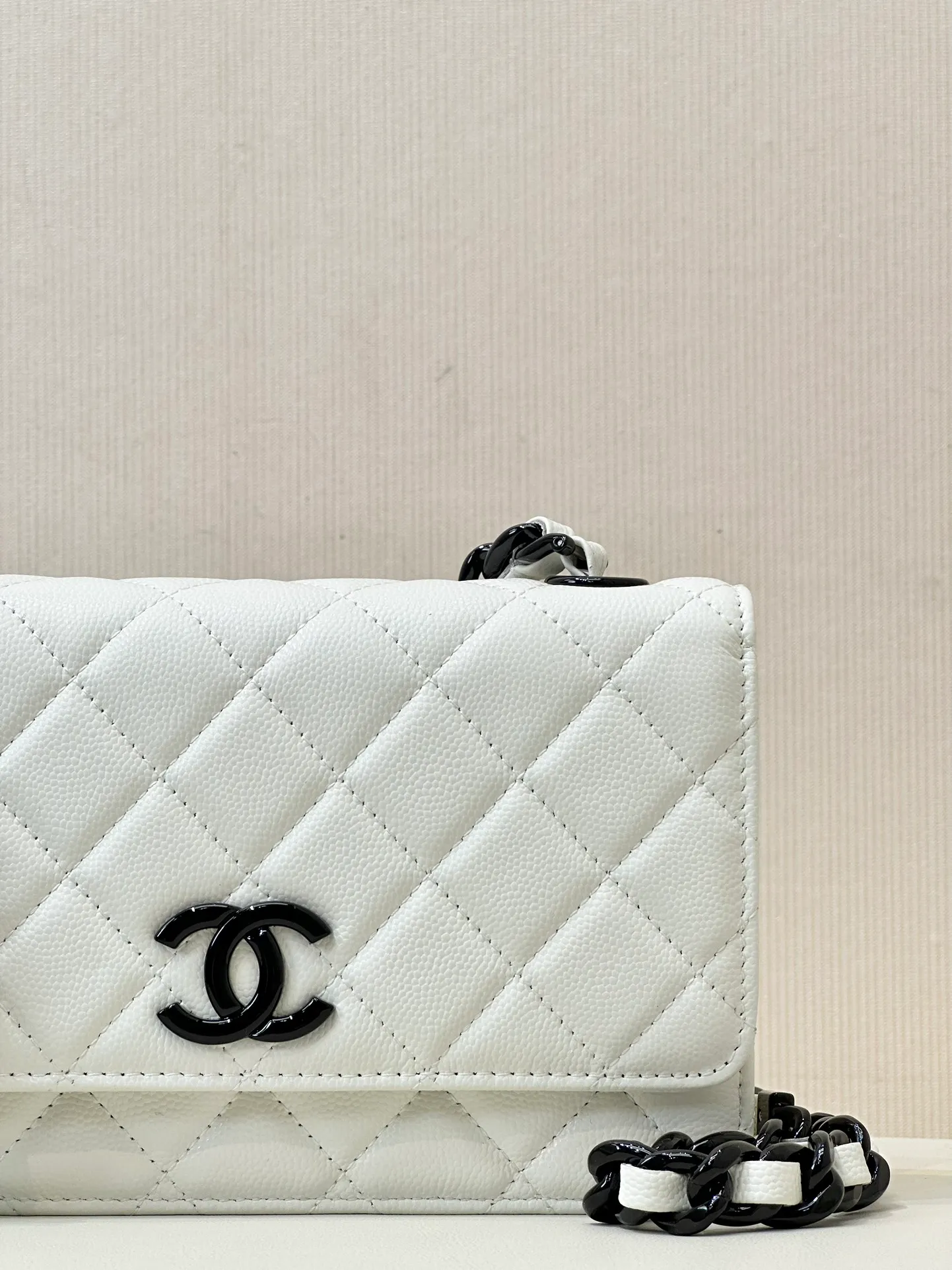 81059 white