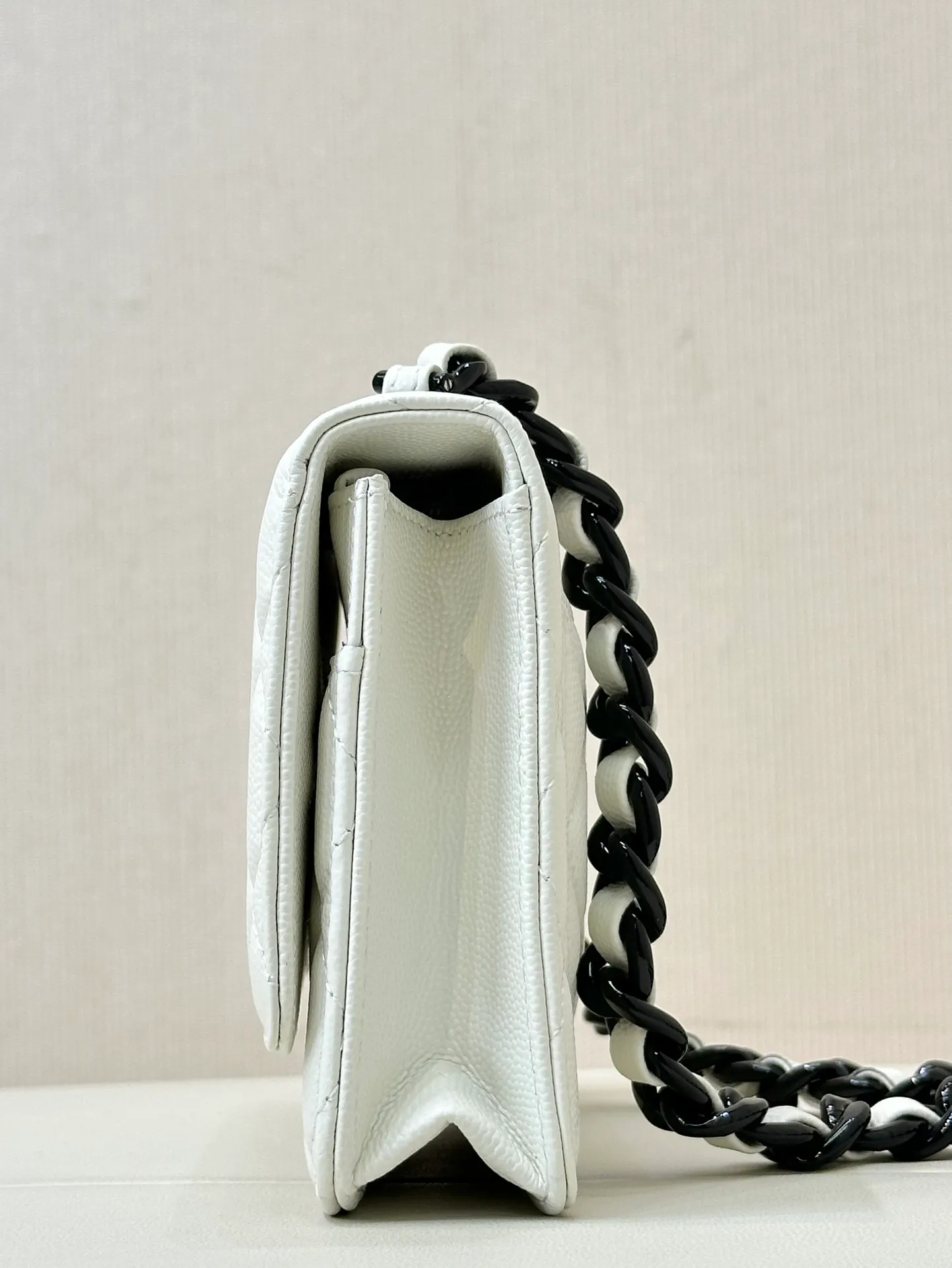 81059 white