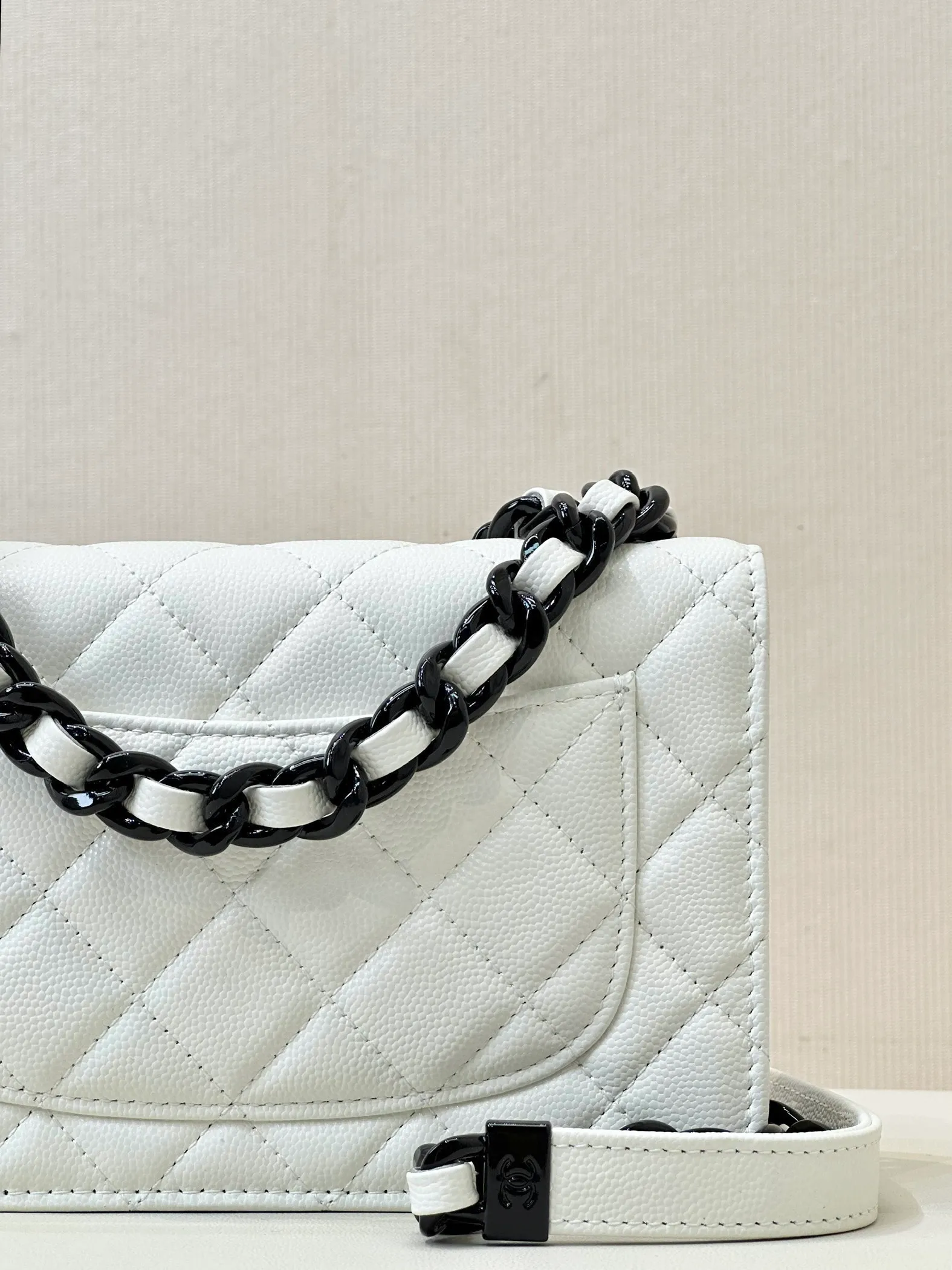 81059 white