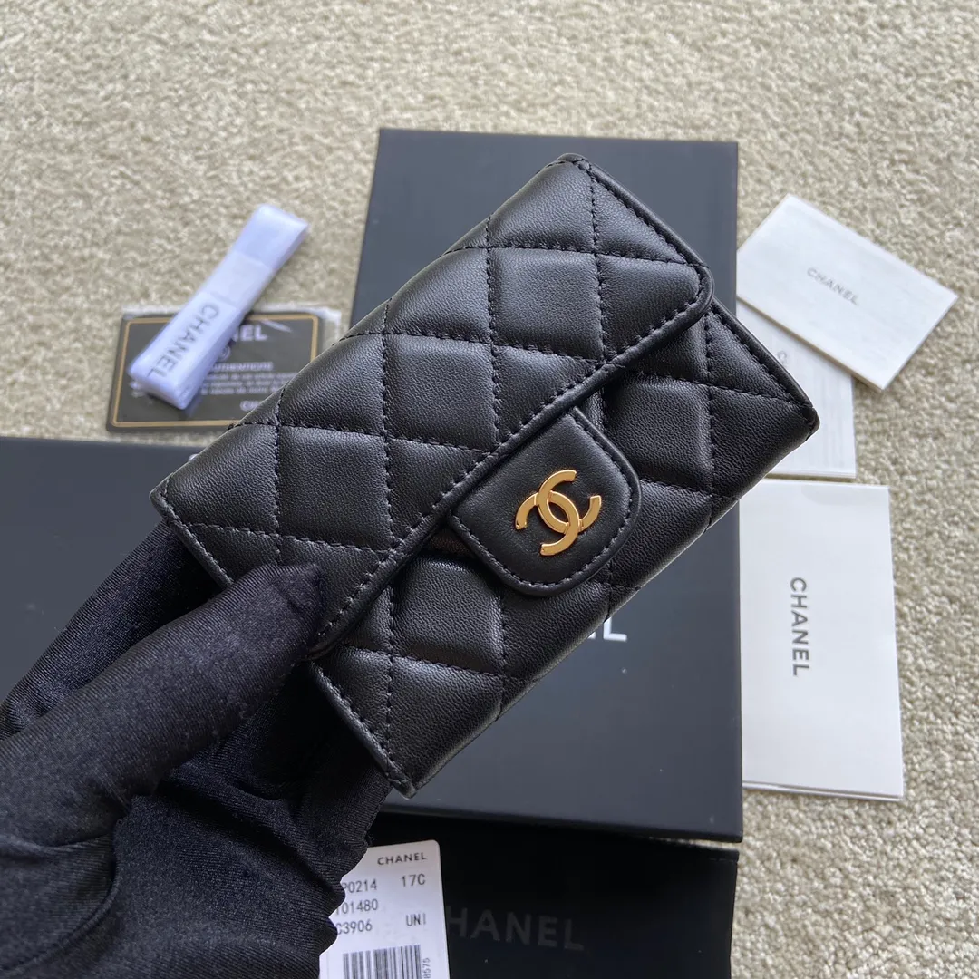 Xiaoxiang imported Italian leather Item number: AP428 Price: 260 Size: w11×h7cm Color: Black sheepskin gold steel mark