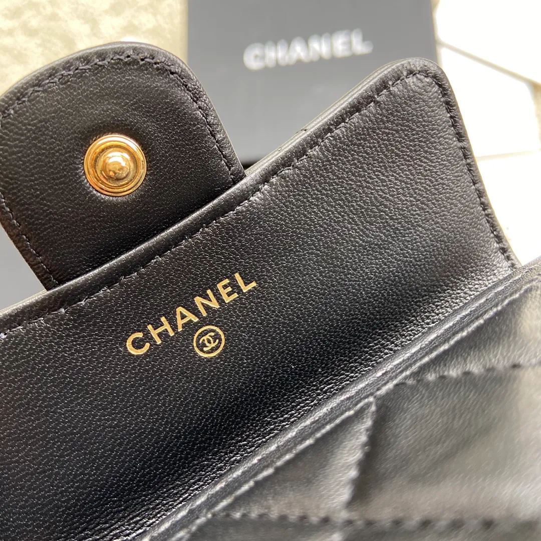 Xiaoxiang imported Italian leather Item number: AP428 Price: 260 Size: w11×h7cm Color: Black sheepskin gold steel mark