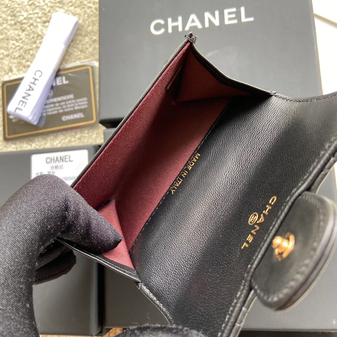 Xiaoxiang imported Italian leather Item number: AP428 Price: 260 Size: w11×h7cm Color: Black sheepskin gold steel mark