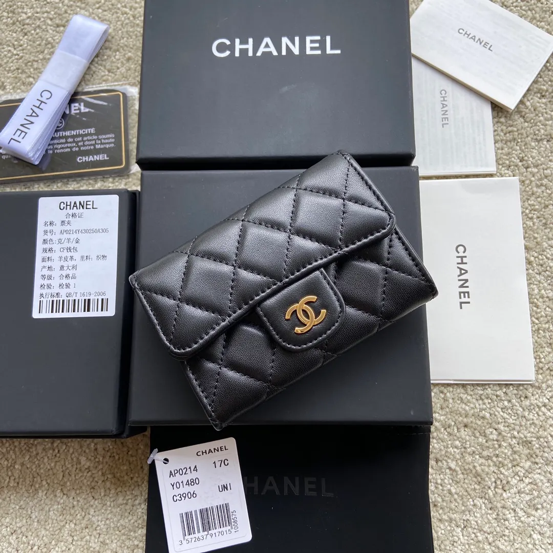 Xiaoxiang imported Italian leather Item number: AP428 Price: 260 Size: w11×h7cm Color: Black sheepskin gold steel mark