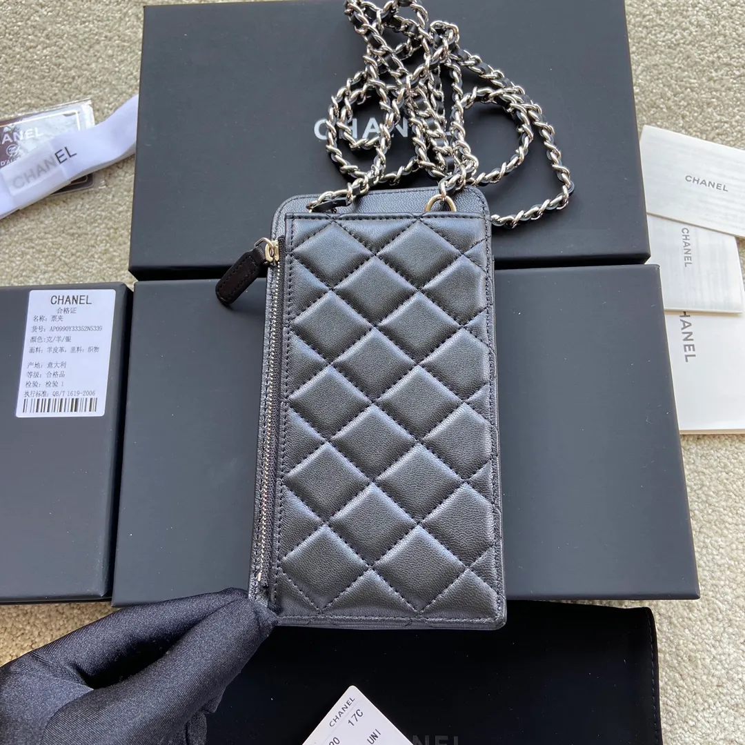 Xiaoxiang imported Italian sheepskin Item number: AP1980 Price: 540 Color: black sheepskin with silver steel mark Size: w18.5×h9×d3cm