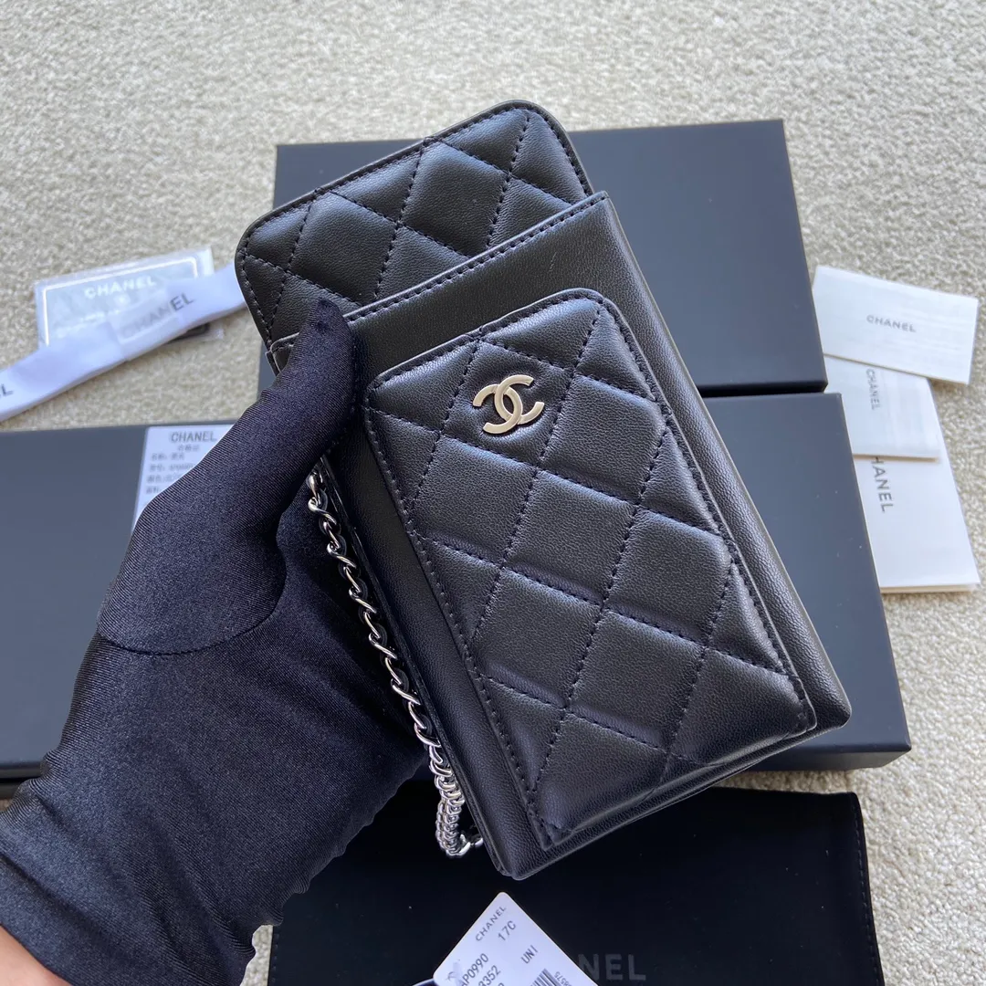 Xiaoxiang imported Italian sheepskin Item number: AP1980 Price: 540 Color: black sheepskin with silver steel mark Size: w18.5×h9×d3cm