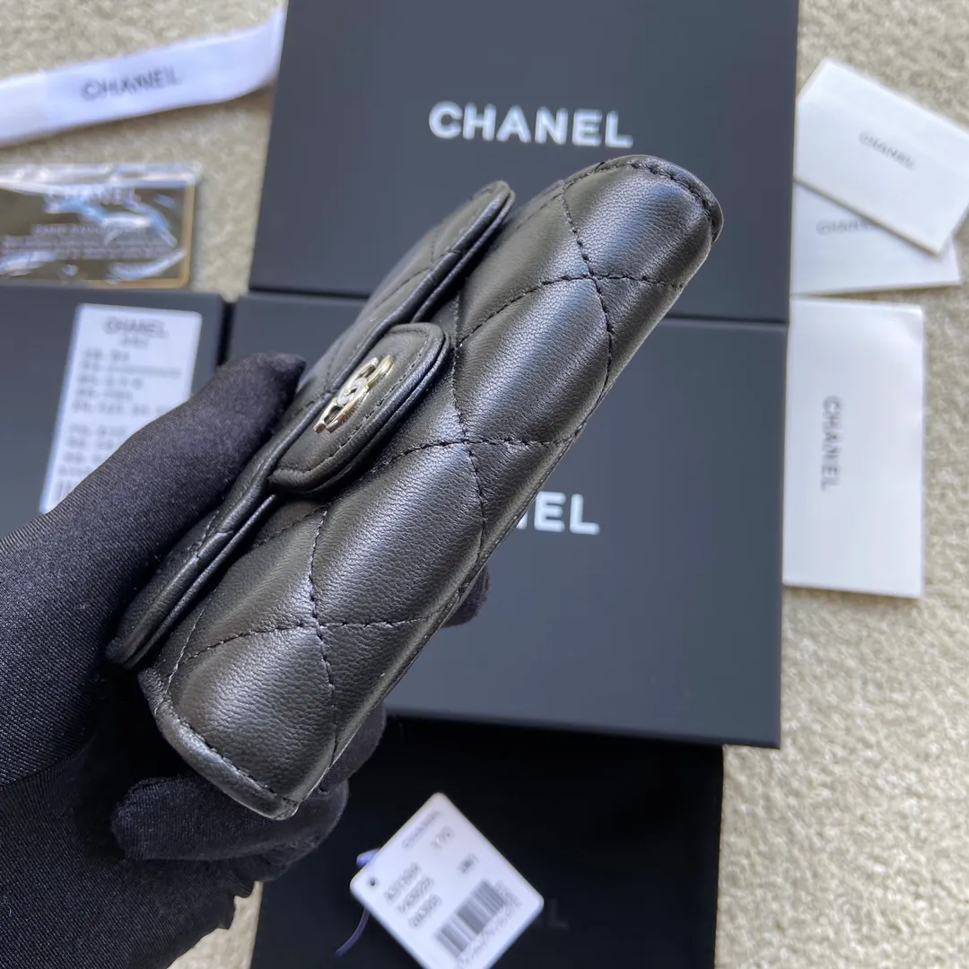 Xiaoxiang imported Italian leather double-layer card holder 320💰 Item number: A31504 Height: w12.5×h8.5×d2.5cm Color: black sheepskin silver steel mark
