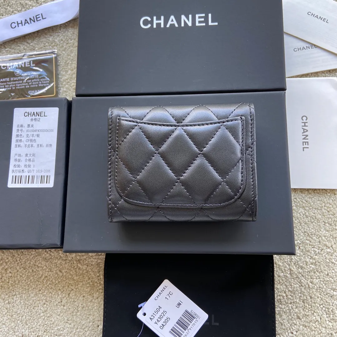 Xiaoxiang imported Italian leather double-layer card holder 320💰 Item number: A31504 Height: w12.5×h8.5×d2.5cm Color: black sheepskin silver steel mark