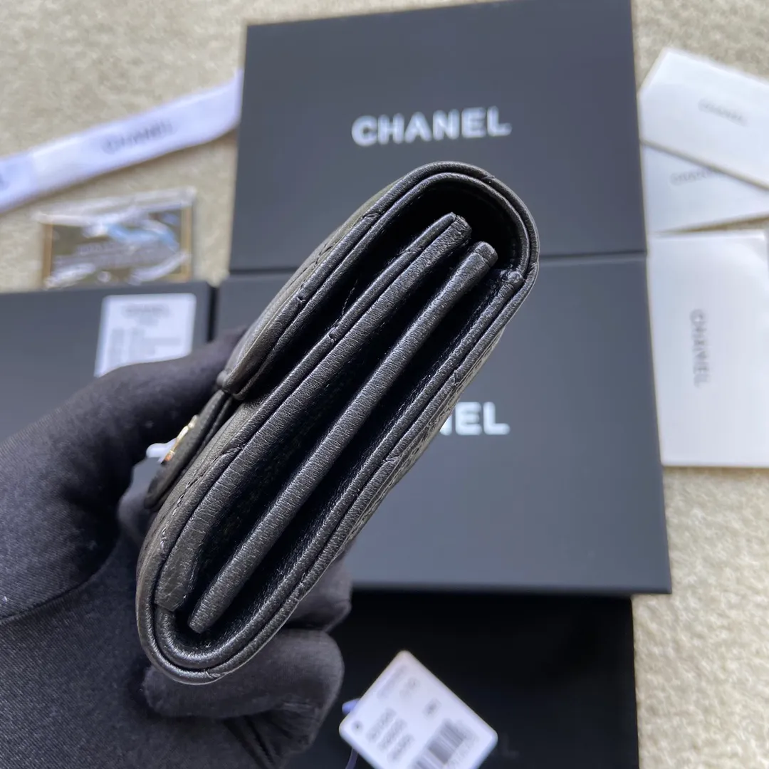 Xiaoxiang imported Italian leather double-layer card holder 320💰 Item number: A31504 Height: w12.5×h8.5×d2.5cm Color: black sheepskin silver steel mark