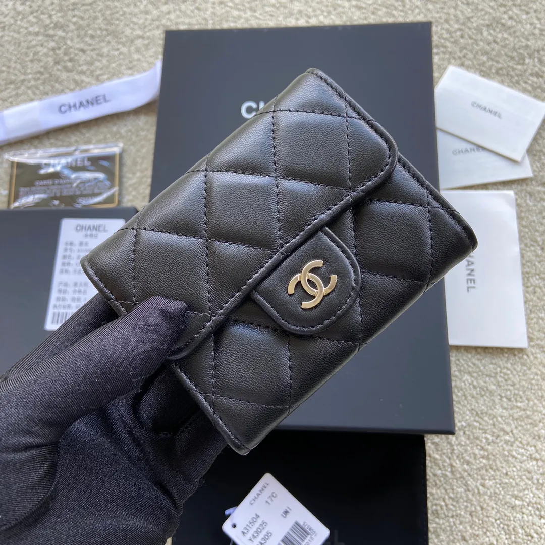 Xiaoxiang imported Italian leather double-layer card holder 320💰 Item number: A31504 Height: w12.5×h8.5×d2.5cm Color: black sheepskin silver steel mark