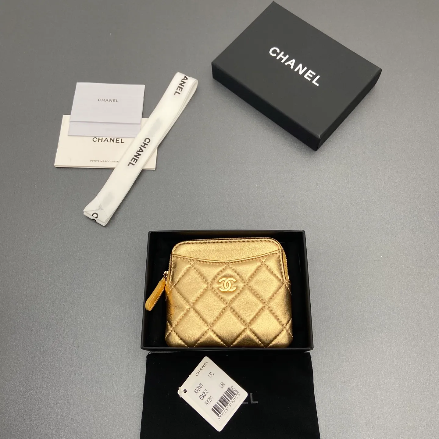 [Special grade hardware original leather] ¥380 Xiaoxiang small zipper bag card holder series Quilted card holder/wallet with iconic metal logo Gold tone metal hardware, special Italian imported leather 5 card slots, 1 small zipper bag No.: 2061 Golden sheepskin light gold hardware Size: w11.5×h10×d2cm