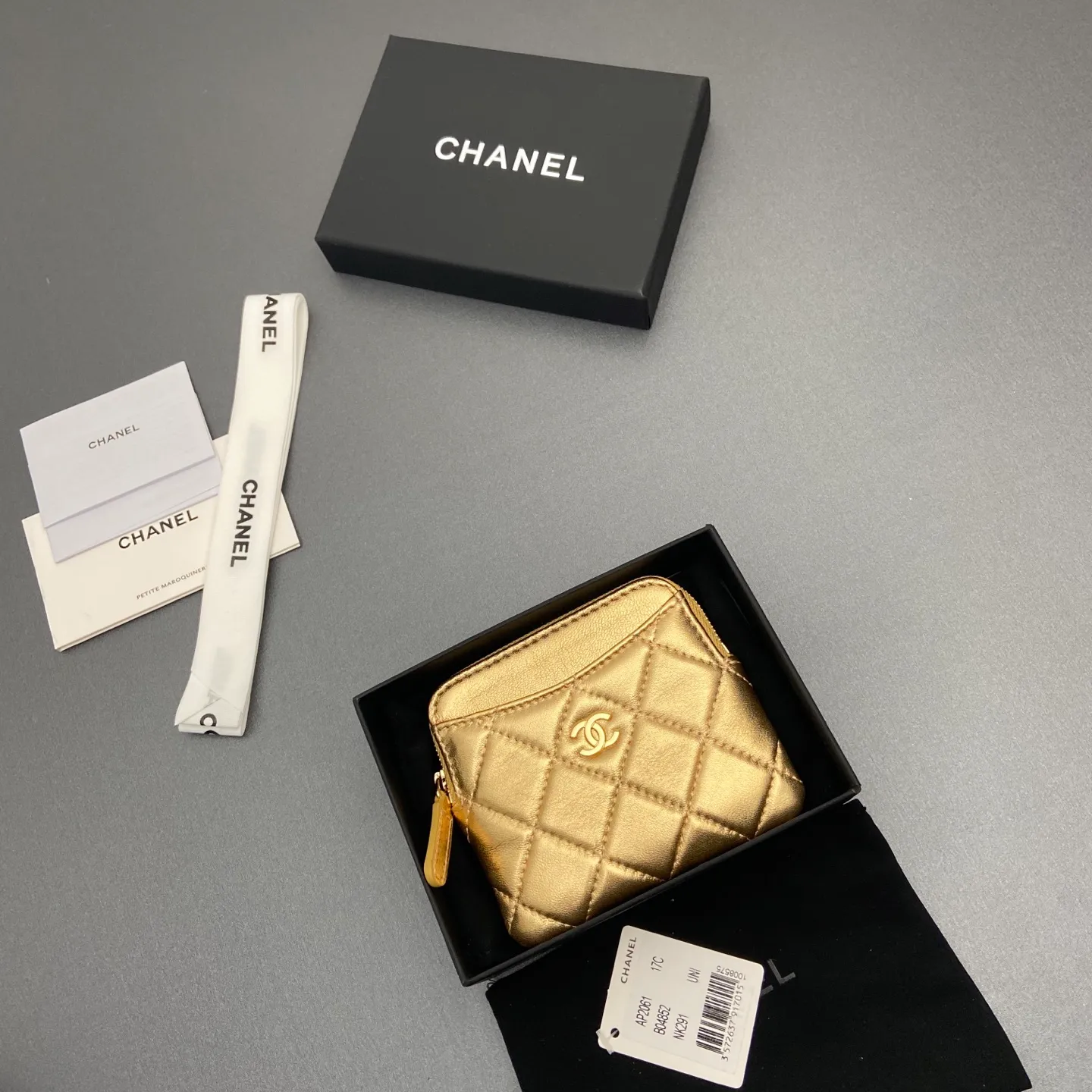 [Special grade hardware original leather] ¥380 Xiaoxiang small zipper bag card holder series Quilted card holder/wallet with iconic metal logo Gold tone metal hardware, special Italian imported leather 5 card slots, 1 small zipper bag No.: 2061 Golden sheepskin light gold hardware Size: w11.5×h10×d2cm