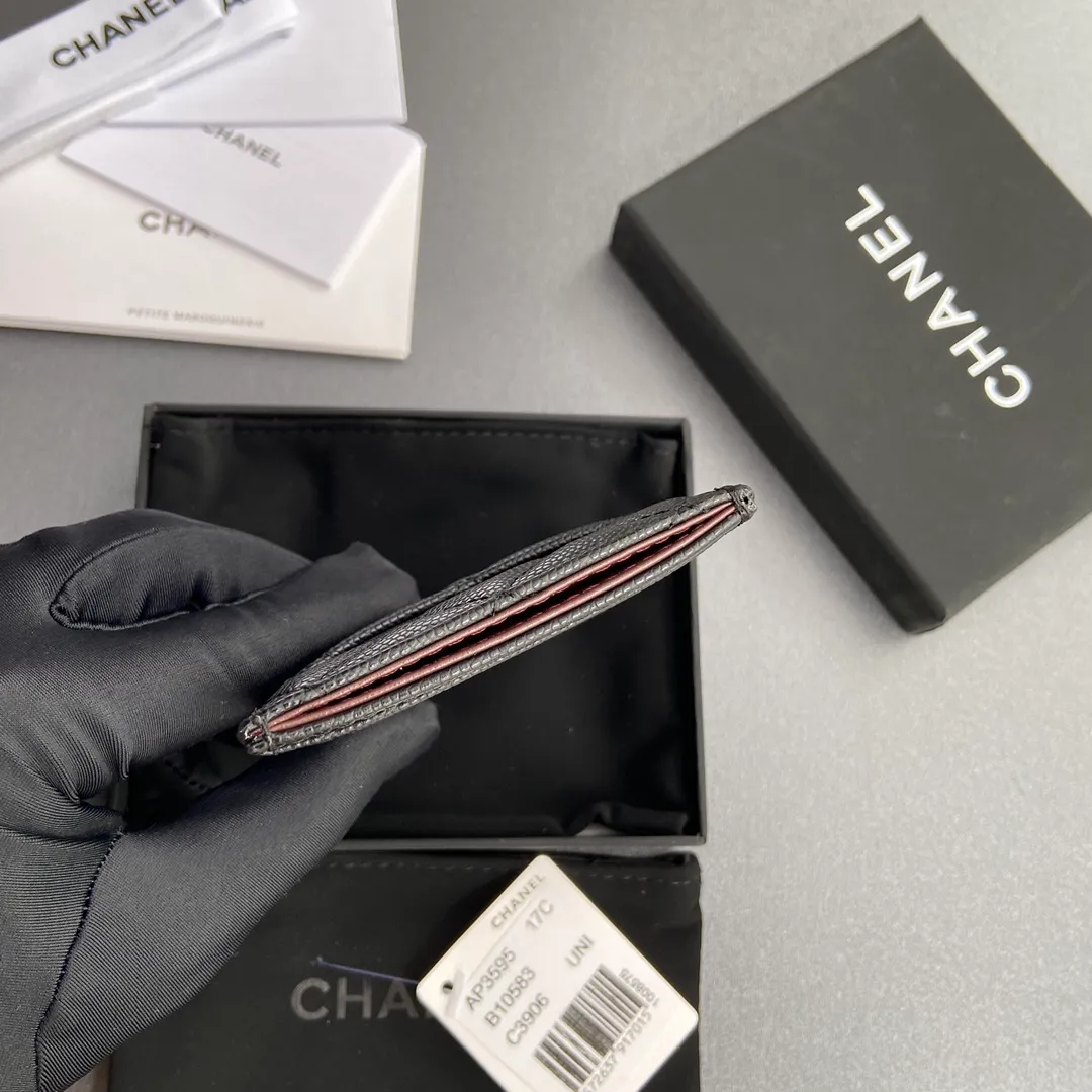 [Special grade hardware original leather] ¥240 Xiaoxiang card holder series Quilted card holder with iconic metal logo Gold-toned metal hardware, exclusive Italian imported leather 5 card slots No.: 3595 Size: w8×11.5cm
