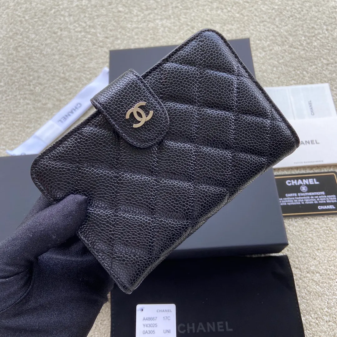 480💰Xiaoxiang imported Italian grained calfskin Item number: A48667 Height: w15×h10×d2.5cm Color: black ball pattern silver steel mark