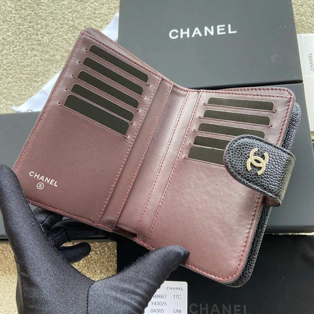 480💰Xiaoxiang imported Italian grained calfskin Item number: A48667 Height: w15×h10×d2.5cm Color: black ball pattern silver steel mark