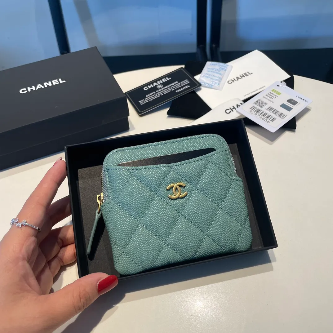 💰420😊Upgraded version💋Chanel🆕 New color colorful fine ball caviar cowhide🐂Classic zipper bag with multiple card slots for change. It can also bring convenience to various bank cards, supermarket cards, shopping cards, and membership cards. It is so small and easy to carry. It is the most fashionable and popular element of coin purses. Do you own it? Comes with the latest complete set of packaging 2061🍃size: 12*9.5cm