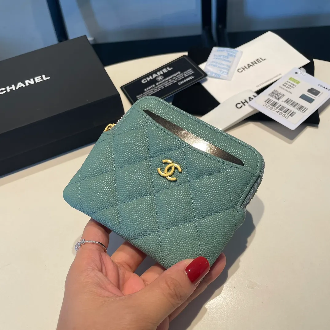 💰420😊Upgraded version💋Chanel🆕 New color colorful fine ball caviar cowhide🐂Classic zipper bag with multiple card slots for change. It can also bring convenience to various bank cards, supermarket cards, shopping cards, and membership cards. It is so small and easy to carry. It is the most fashionable and popular element of coin purses. Do you own it? Comes with the latest complete set of packaging 2061🍃size: 12*9.5cm