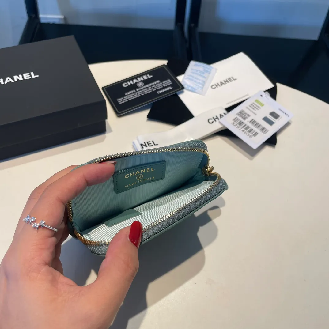 💰420😊Upgraded version💋Chanel🆕 New color colorful fine ball caviar cowhide🐂Classic zipper bag with multiple card slots for change. It can also bring convenience to various bank cards, supermarket cards, shopping cards, and membership cards. It is so small and easy to carry. It is the most fashionable and popular element of coin purses. Do you own it? Comes with the latest complete set of packaging 2061🍃size: 12*9.5cm