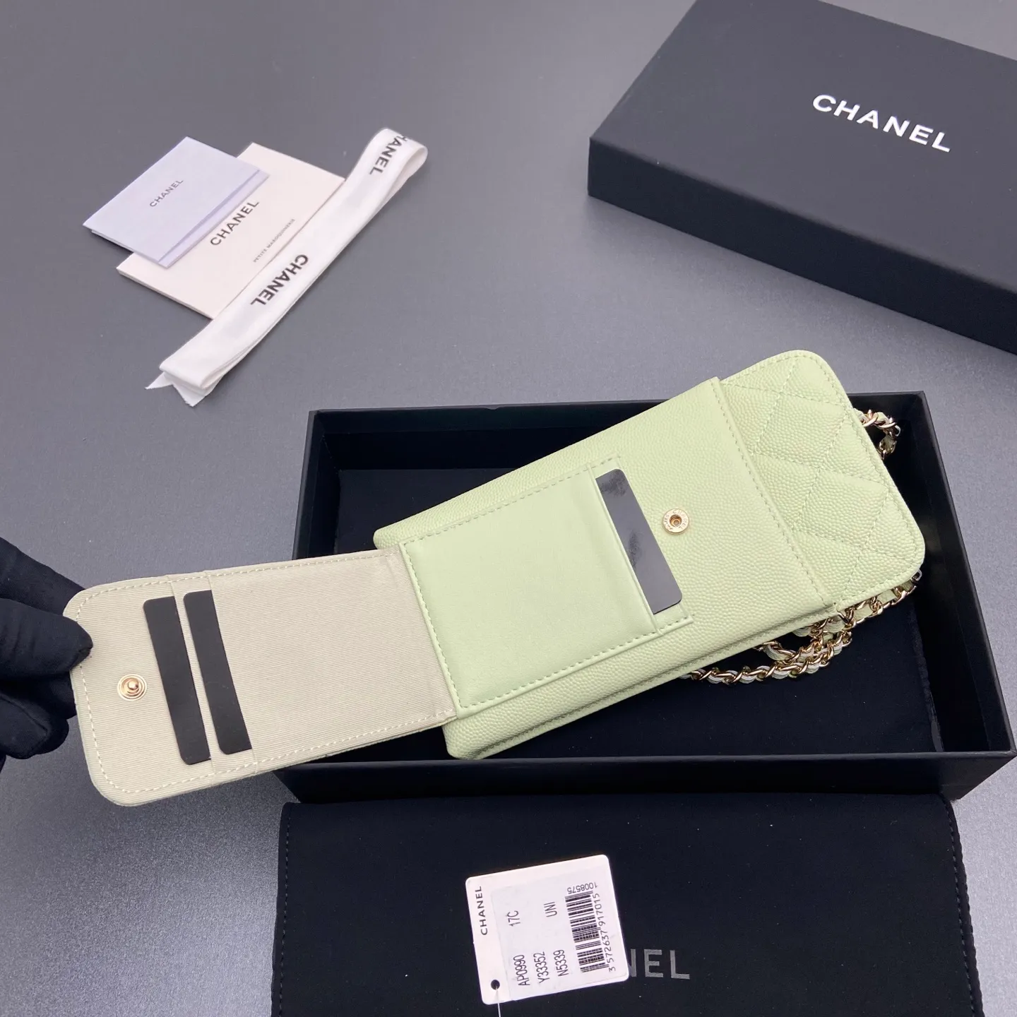 Xiaoxiang imported Italian grain cowhide Item number: A0990 Price: 540 Color: light green fine ball pattern gold buckle Size: w18.5×h9×d3cm