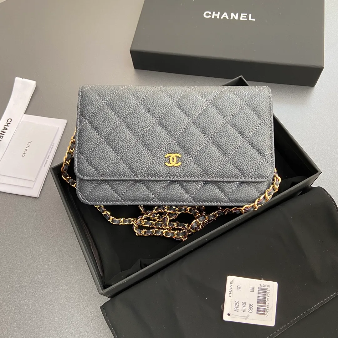 💰640 Xiaoxiang imported Italian grained calfskin Item number: A0250 Size: w20×h13×d3.5cm Color: royal blue ball pattern gold steel mark