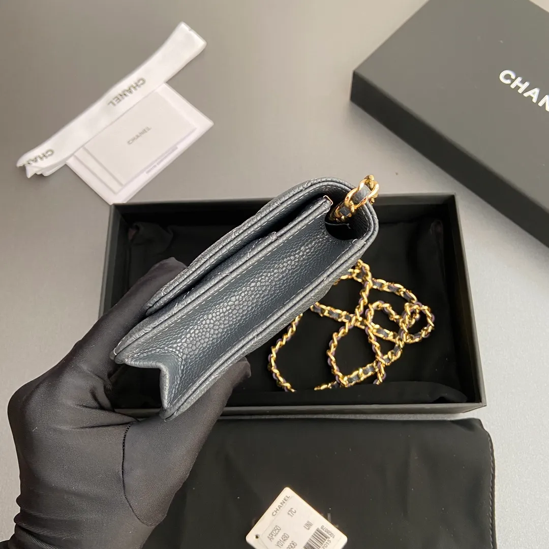 💰640 Xiaoxiang imported Italian grained calfskin Item number: A0250 Size: w20×h13×d3.5cm Color: royal blue ball pattern gold steel mark