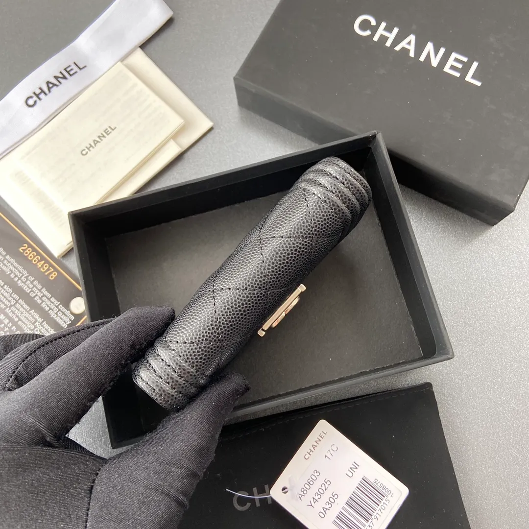 260💰Xiaoxiang imported Italian leather Item number: A80603 Size: w11×h8.5×d3cm Color: Black fine ball pattern antique silver hardware