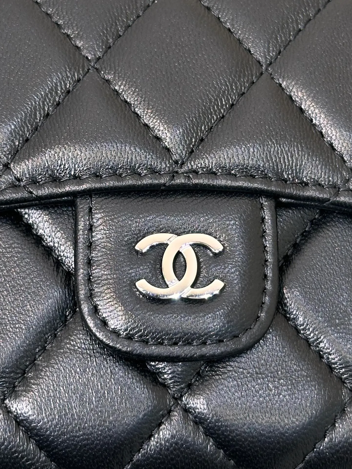 82288 black silver sheepskin CF