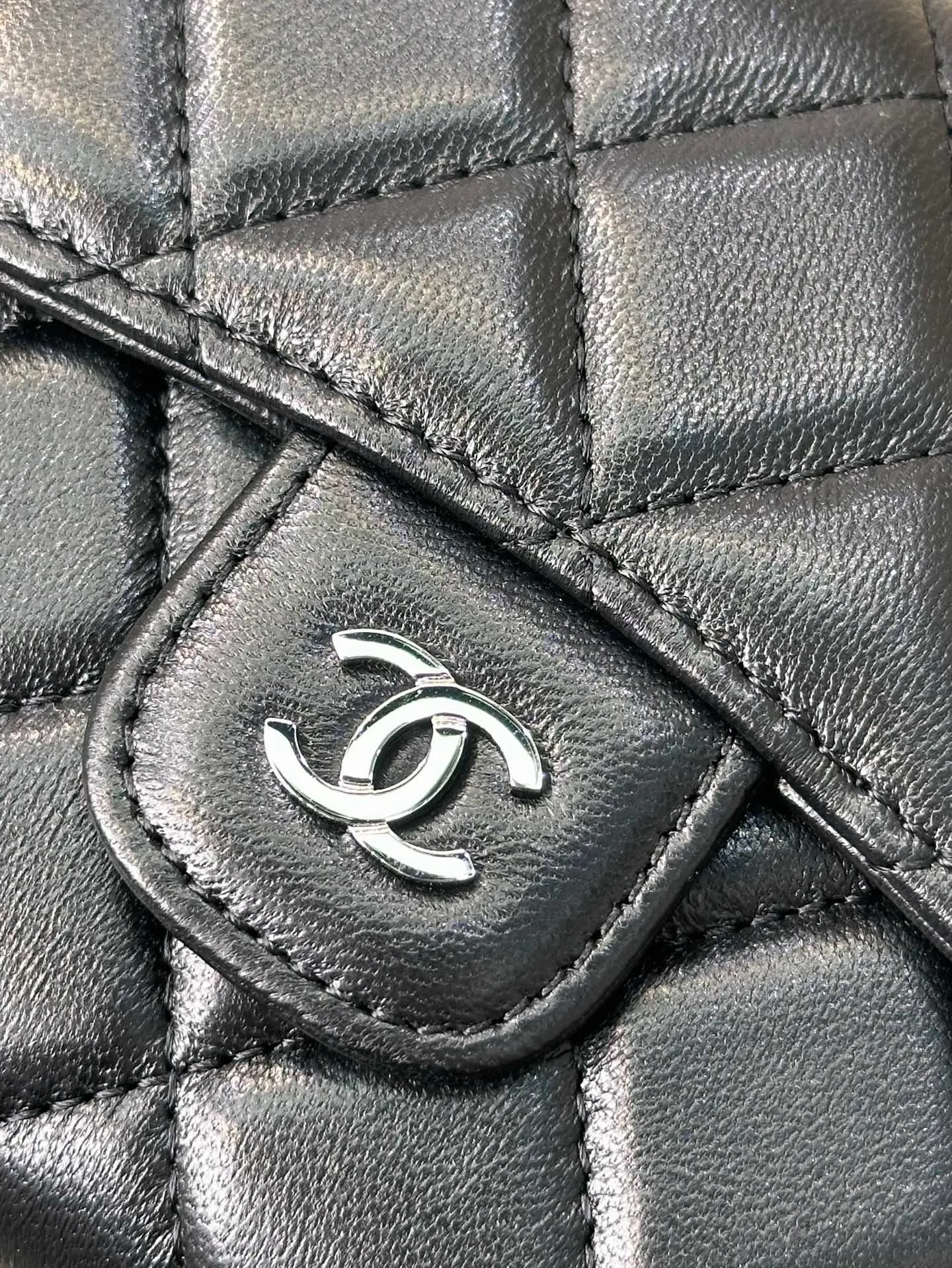 82288 black silver sheepskin CF