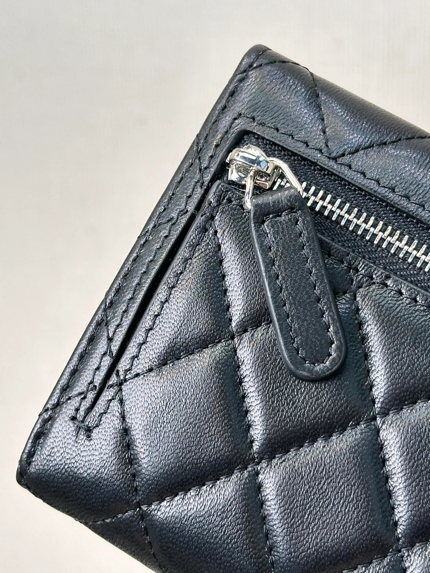 82288 black silver sheepskin CF