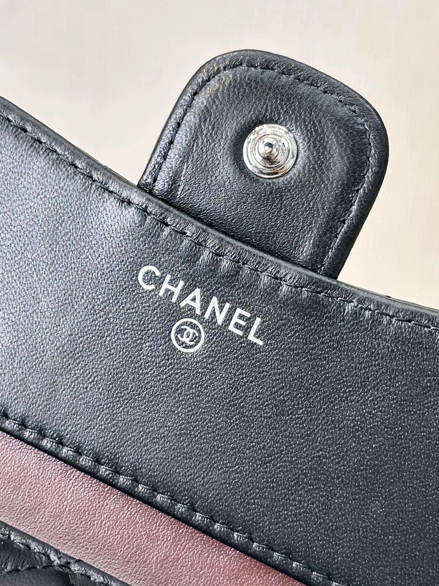 82288 black silver sheepskin CF