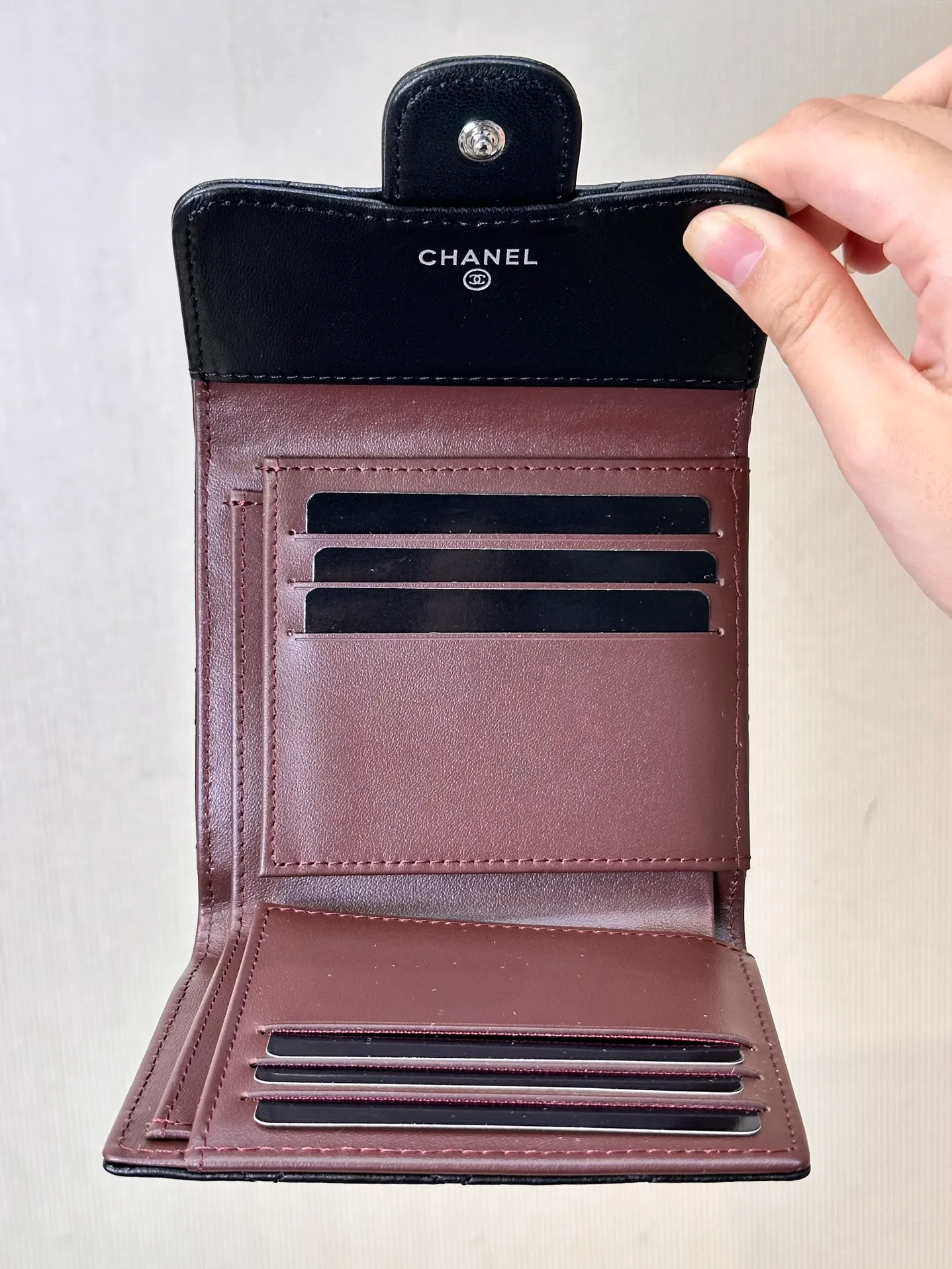 82288 black silver sheepskin CF