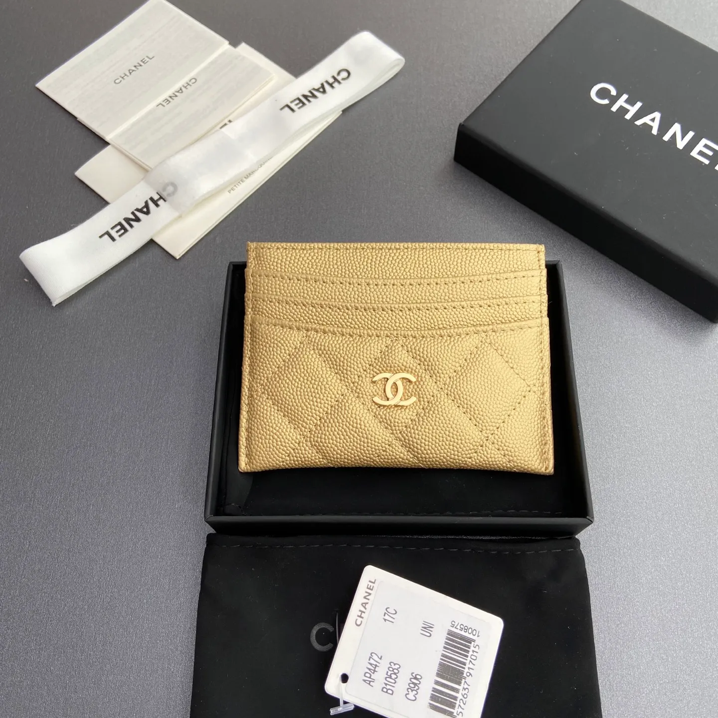 Xiaoxiang imported Italian leather Item number: A 4472 Price: 240 Size: w11×h10cm Color: Golden fine ball Golden steel mark