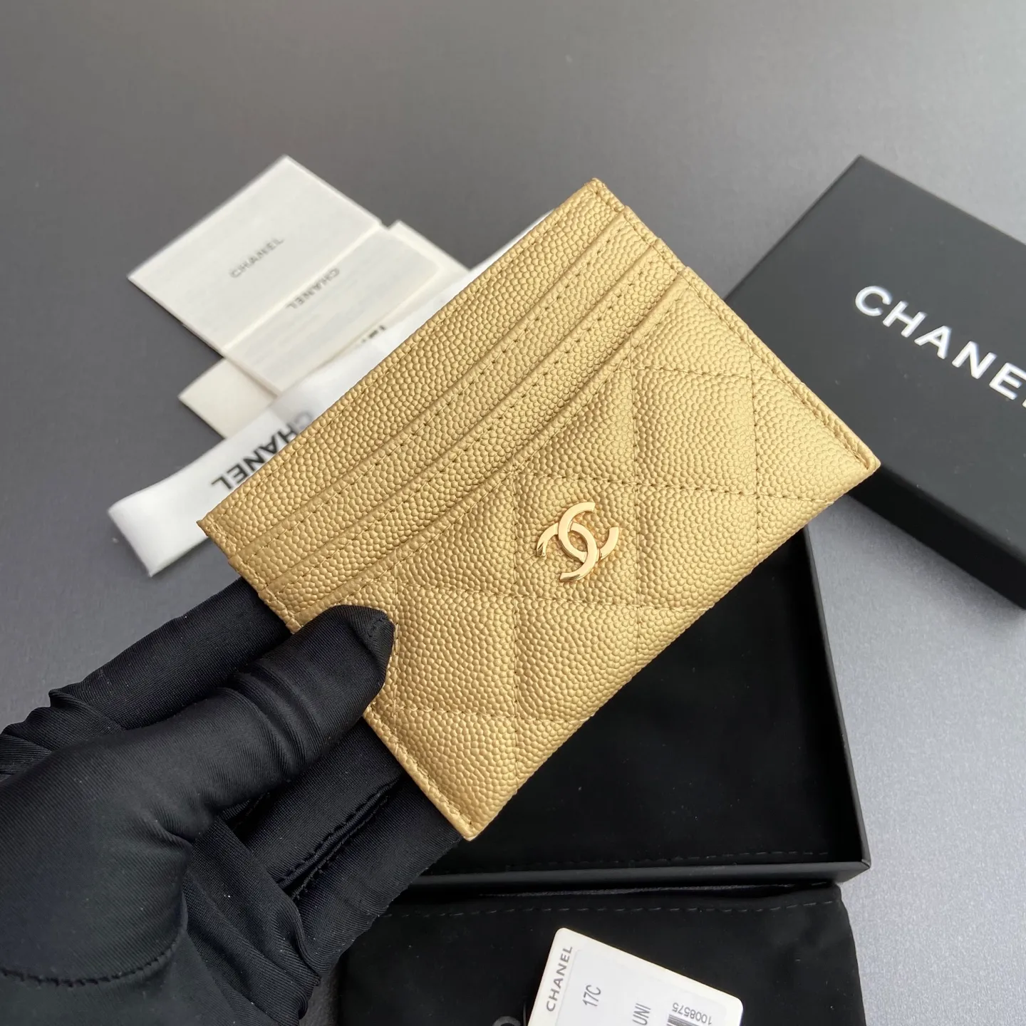 Xiaoxiang imported Italian leather Item number: A 4472 Price: 240 Size: w11×h10cm Color: Golden fine ball Golden steel mark