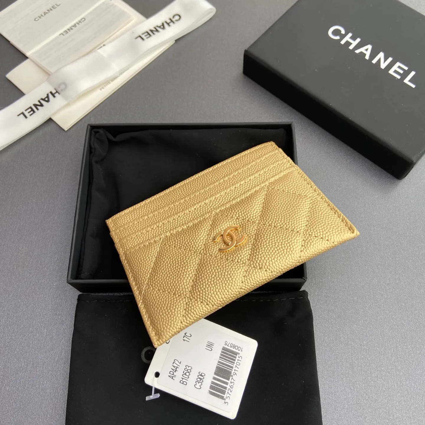 Xiaoxiang imported Italian leather Item number: A 4472 Price: 240 Size: w11×h10cm Color: Golden fine ball Golden steel mark