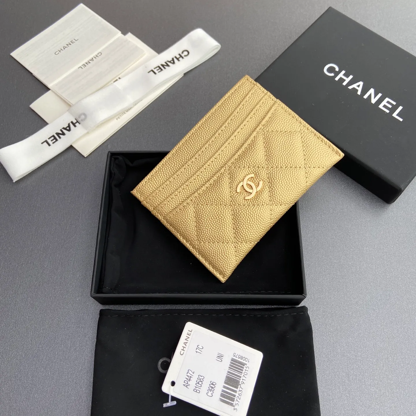 Xiaoxiang imported Italian leather Item number: A 4472 Price: 240 Size: w11×h10cm Color: Golden fine ball Golden steel mark