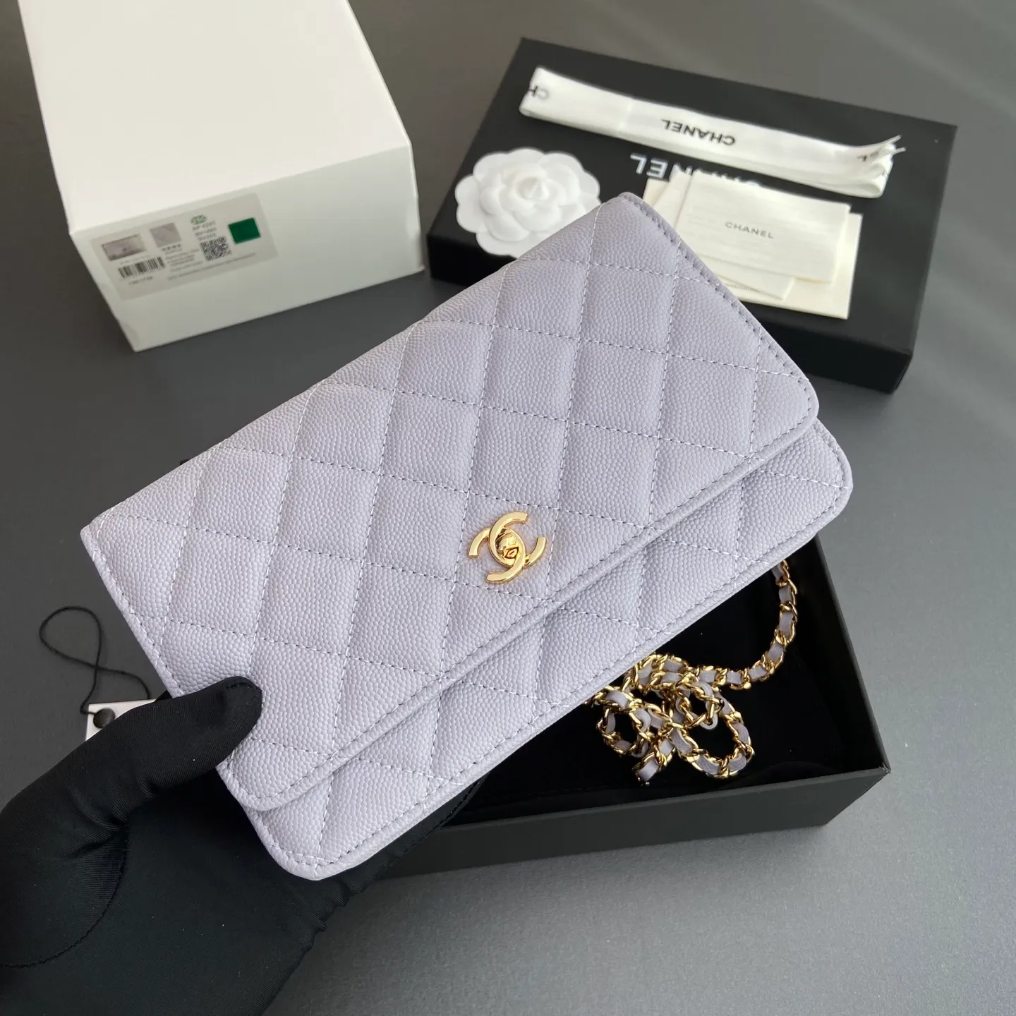 Xiaoxiang imported Italian lambskin [upgraded version] Item number: AP8482 💰700 Size: w20×h13×d3.5cm Color: light purple fine ball pattern golden steel mark